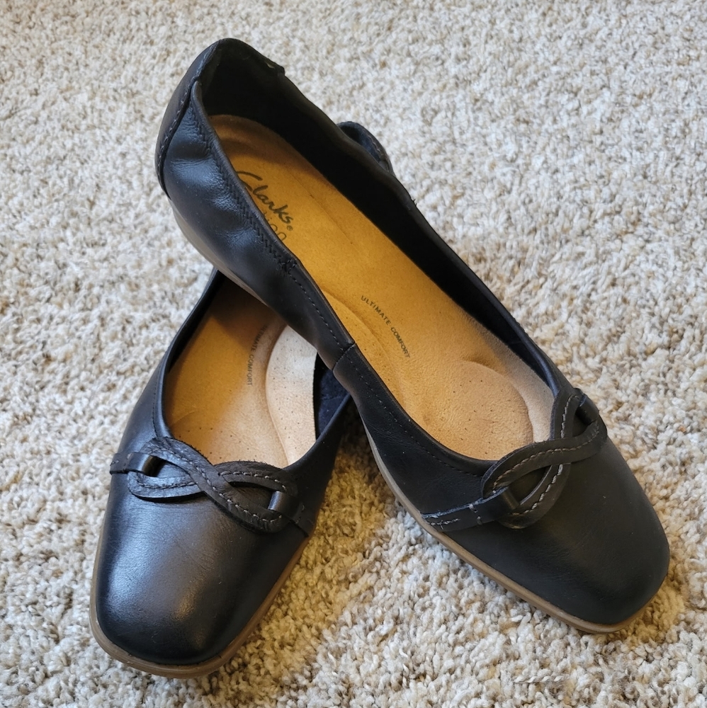 Clarks Women's Black Leather Flats